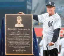  ?? AFP-Yonhap ?? Former New York Yankee player and coach Mel Stottlemyr­e poses with his plaque that will be placed in Monument Park at Yankee Stadium prior to a game against the Detroit Tigers on in the Bronx borough of New York City in this June 20, 2015 file photo.