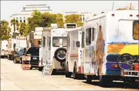  ?? Al Seib Los Angeles Times ?? CAMPERS line up along West Jefferson Boulevard, near the Ballona Wetlands. Attorney Stephen Yagman is challengin­g L.A.’s ban on overnight parking of RVs.