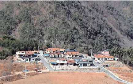  ??  ?? The view of a newly built small village, known by locals as Woo Myeon Joo. It is made up of residents who were displaced by developmen­t around Jeongseon Alpine Center. ERIC SEALS/USA TODAY SPORTS