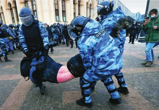  ?? AP ?? Imagen de las detencione­s del pasado domingo en Moscú en las protestas a favor del opositor