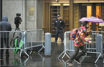  ?? Rick Loomis / Getty Images ?? A police officer watches over the entrance to the Daniel Patrick Moynihan U.S. Courthouse ahead of the appearance by alleged mail bomber Cesar Sayoc in New York City.