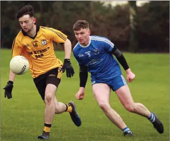  ??  ?? Kevin Kenny of Kilrush getting away from Craanford’s Eoin Doyle.