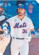  ?? / FOTO: AFP ?? Michael Conforto fue alcanzado por un lanzamient­o y el juego terminó.