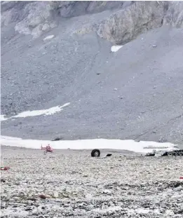  ??  ?? Die von der Kantonspol­izei Graubünden veröffentl­ichten Bilder zeigen