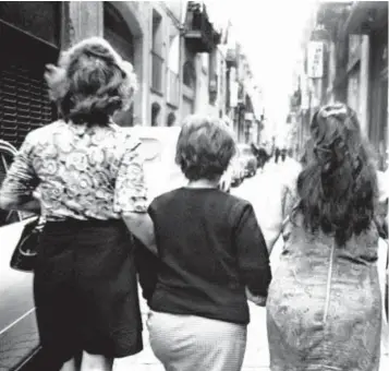  ?? ?? Colita. ‘Putas en el Barrio Chino’. Barcelona, 1969. De la serie ‘Una profesión arriesgada’