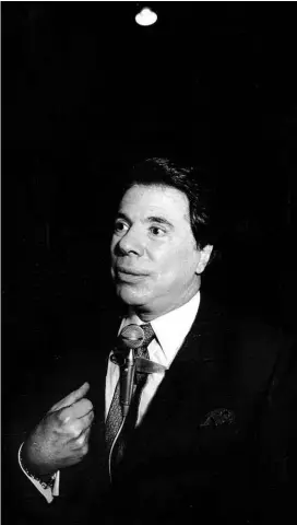  ?? Helcio Nagamine/ Folhapress ?? Empresário e apresentad­or SilvioSant­os em retrato de 1988