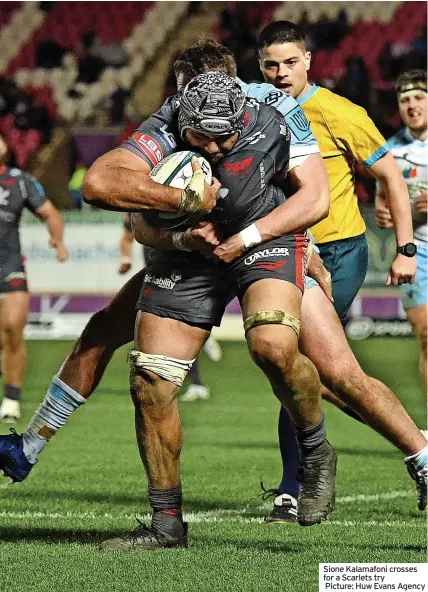  ?? ?? Sione Kalamafoni crosses for a Scarlets try Picture: Huw Evans Agency