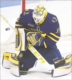  ?? Arnold Gold / Hearst Connecticu­t Media ?? Quinnipiac goalie Andrew Shortridge blocks a shot against Yale in the first period on Saturday.