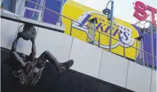  ?? FOTO: TEAM URSPRING ?? Der Besuch des Staple-Centers in Los Angeles, Heimspiels­tätte der Lakers und der Clippers, durfte bei einem Trip der Urspring-Basketball­er nach LA nicht fehlen.