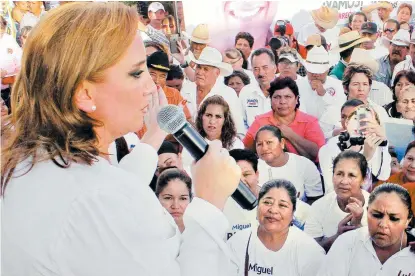  ??  ?? Claudia Ruiz Massieu acudió a la graduación de cuarta generación de la Escuela Nacional de Cuadros del PRI.