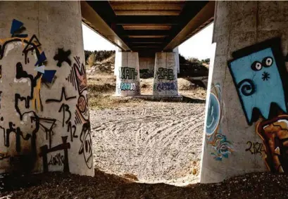  ?? (VILLENEUVE-DE-LA-RAHO, 1ER MAI 2023/ARNAUD LE VU/HANS LUCAS VIA AFP) ?? Le lit de la rivière du Réart, dans le Roussillon, est déjà complèteme­nt à sec.