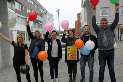  ??  ?? Lill Ballestad Theissen, Marianne Bøksle, Karen Reisvåg, Sissel Flesland, Pål Fosso og Thor Ove Aas er klare til å fylle Lyngdal sentrum med barn i alle aldre til årets Barnas dag 3. juni.