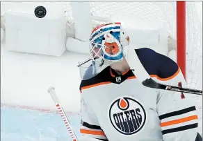  ?? AP PHOTO JEFF ROBERSON ?? Edmonton Oilers goalie Laurent Brossoit looks at a puck as it sails past for a goal by St. Louis Blues’Paul Stastny during the third period of an NHL hockey game Tuesday in St. Louis.