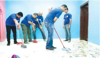  ??  ?? Volunteers renovated several sections of the family-centered Nafa Charity Society Jeddah.