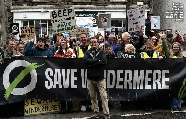  ?? ?? Anger... Feargal Sharkey joined demo at United Utilities info centre