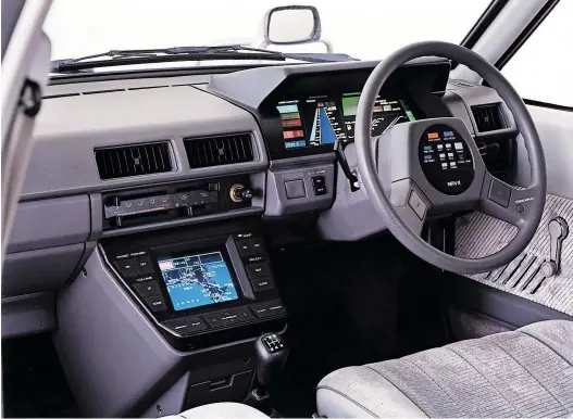  ?? Werk ?? Willkommen im Auto des Jahres 2020, im Nissan NRV-2 schon 1982 realisiert: Bordsystem mit Navi, Touchscree­n, Lenkradtas­ten, Abstandsha­lter und vieles mehr.