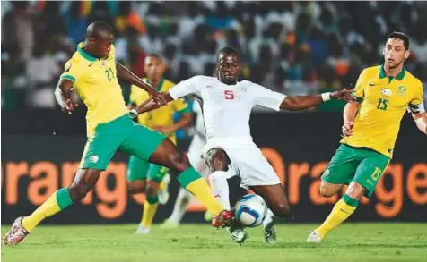  ?? Gulf News Archives ?? South Africa, who are at the bottom of the Group D table, face leaders Senegal in Polokwane and Dakar today and Tuesday after Fifa annulled their first leg match due to referee ‘manipulati­on’. Bafna Bafna need to win both their matches to snatch the...