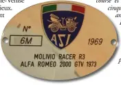  ??  ?? Gage d’authentici­té, l’associatio­n italienne des voitures de collection atteste sa reconnaiss­ance de l’importance historique des racers.
