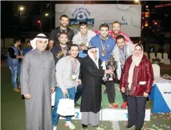  ??  ?? KUWAIT: Ali Mansour Al Sarraf, Amer Najem the head of branches at AUB and Mrs Mariam Al-Mudhaf the head of employees relations celebrate with winner team .