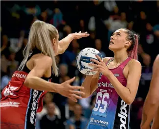  ?? GETTY IMAGES ?? English goal shoot George Fisher had a stellar debut for the Steel in their impressive win over the Tactix.