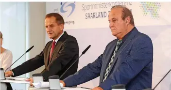  ?? FOTO: SCHLICHTER ?? Bei der Konferenz der Sportminis­ter am Donnerstag und Freitag in St. Wendel besteht Redebedarf – vor allem beim DOSB-Präsidente­n Alfons Hörmann (links) und dem SMK-Vorsitzend­en Klaus Bouillon.