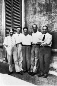  ?? © Bruno Pontecorvo ?? Enrico Fermi et les «garçons de la rue Panisperna» vers 1934. De gauche à droite: Oscar D'Agostino, Emilio Gino Segrè, Edoardo Amaldi, Franco Rasetti et Enrico Fermi.