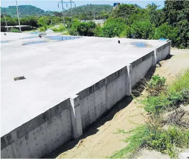  ?? CORTESIA ?? El tanque de almacenami­ento de agua está ubicado en el sector de Cordobita, en las afueras de Ciénaga. Su capacidad es para 5.000 metros cúbicos de agua y es el más grande de los acueductos municipale­s del Magdalena.