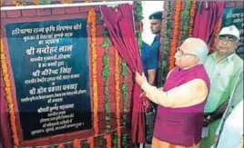  ?? HT PHOTO ?? Haryana chief minister Manohar Lal Khattar inaugurati­ng a link road from Gurusar to Belarakhan in Narwana of Jind district on Friday.