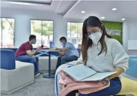  ??  ?? kEn la Universida­d Ecotec se han aplicado ayudas económicas a los estudiante­s.