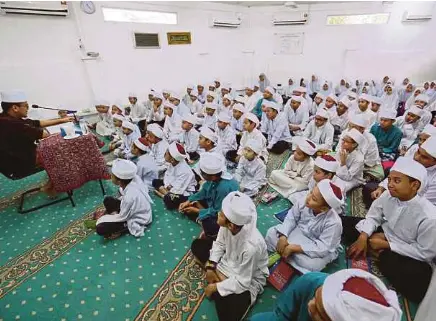  ?? [FOTO HIASAN] ?? Pemerkasaa­n Dasar Pendidikan Tahfiz Negara satu pengiktira­fan kepada pelajar lepasan sekolah tahfiz di negara ini.