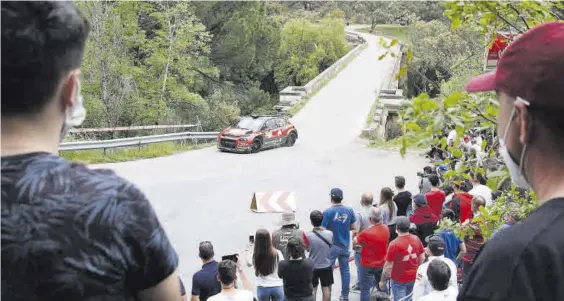  ?? A.J.GONZÁLEZ ?? Jan Solans, con su Citroën C3 R5, en el puente de Los Arenales.