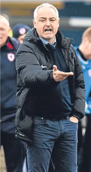  ??  ?? United boss Ray McKinnon is frustrated with his team’s defending.