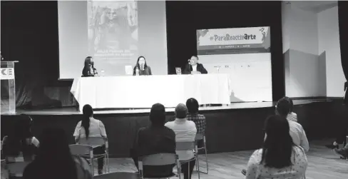  ?? CARLOS PAULINO FONSECA ?? >Diana García, Mirella López y Enrique Corral durante la presentaci­ón del libro en la Sala de Diálogos del CIE.