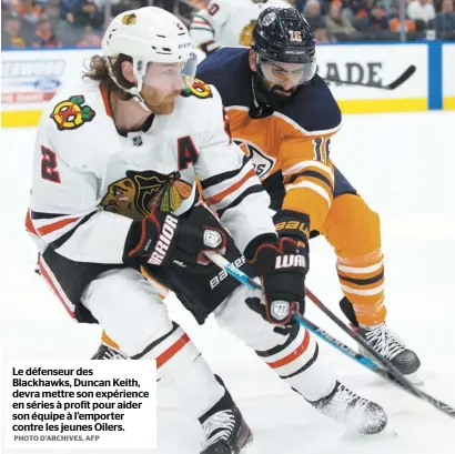  ??  ?? Le défenseur des Blackhawks, Duncan Keith, devra mettre son expérience en séries à profit pour aider son équipe à l’emporter contre les jeunes Oilers. PHOTO D’ARCHIVES, AFP