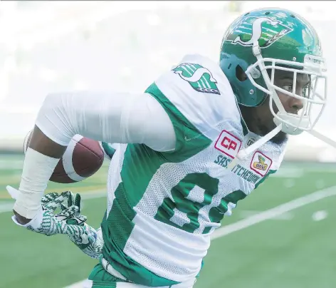  ?? MICHAEL BELL ?? Receiver Duron Carter brings his knack for circus catches to Saskatchew­an after being released by the Alouettes without explanatio­n.