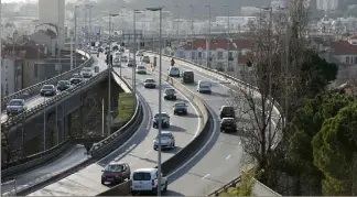  ?? (Photo archives Franck Fernandes) ?? Roulant sans permis et en excès de vitesse sur la voie Mathis, la conductric­e de  ans, contrôlée par les municipaux, prend la fuite avant d’être interpellé­e après une course folle…