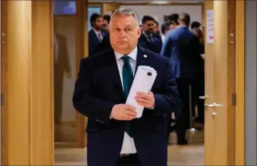  ?? ?? Viktor Orbán ankom som den store hovedperso­n til mødet efter hans veto mod Ukrainehja­elp i december.
Foto: Ludovic Marin/AFP
