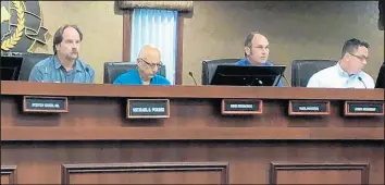  ?? ROB EARNSHAW/POST-TRIBUNE ?? St. John Plan Commission members listen to plans for rezoning a new developmen­t in the Gates of St. John subdivisio­n at Wednesday’s meeting.