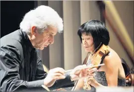  ?? Mike Mancillas Los Angeles Chamber Orchestra ?? PETER OUNDJIAN conducts the orchestra. At right is violinist Jennifer Koh.
