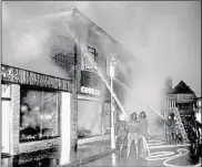  ?? (Pic: Images of Canterbury) ?? A blaze at Courts furniture store - which is now our Burgate Spoons