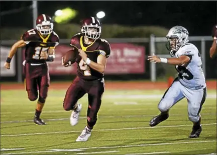  ?? TANIA BARRICKLO — DAILY FREEMAN FILE ?? Running back Matthew Amato and Kingston host Pine Bush in Saturday’s Homecoming Game.