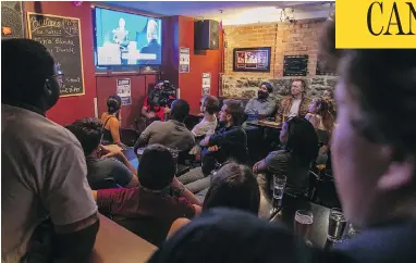  ?? PHOTOS: PIERRE OBENDRAUF / MONTREAL GAZETTE ?? Members of the Political Science Students Associatio­n of Concordia University watch an English language election debate at a brew pub in downtown Montreal earlier this month.