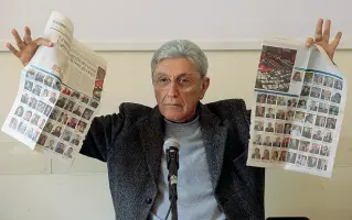  ?? Dialogo ?? Fondazione Sudd, ieri
Antonio Bassolino ha analizzato il
risultato dell’ultima
tornata elettorale. Nella foto mentre mostra le pagine del «Corriere del Mezzogiorn­o» con i nomi degli
eletti