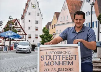  ?? Foto: Wolfgang Widemann ?? Die Vorbereitu­ngen für das Historisch­e Stadtfest in Monheim laufen auf vollen Touren. Die Organisati­on liegt federführe­nd in den Händen von Stadtaktiv Manager Peter Ferber.
