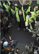  ??  ?? Le 5 janvier, lors de l’acte 8 des «gilets jaunes», à Paris.