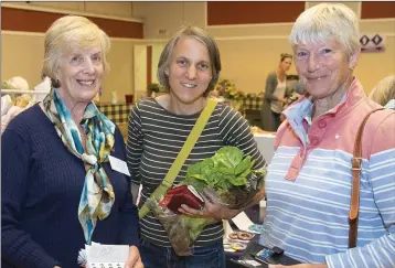  ??  ?? Vivienne Jeffers, Astrid Weidenhamm­er and Carol Mitchell.