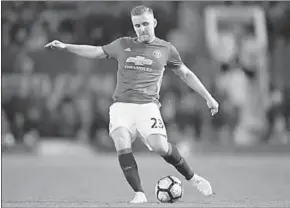  ??  ?? Luke Shaw krijgt niet altijd speeltijd onder trainer José Mourinho bij Manchester United, maar de verdediger zal blijven strijden. (Foto: De Telegraaf)