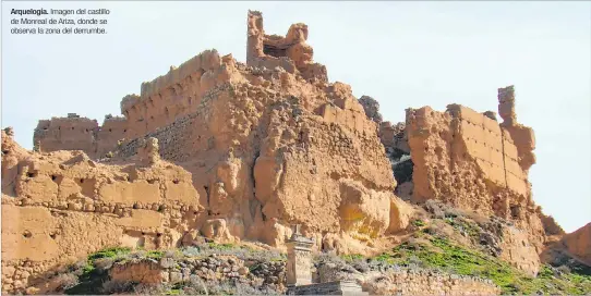  ?? EL PAÍS ?? Arquelogía. Imagen del castillo de Monreal de Ariza, donde se observa la zona del derrumbe.