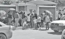  ??  ?? Salen de vacaciones miles de estudiante­s en todo el estado de Coahuila.