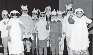  ?? B25twe03 ?? Brodick Brownies performing Three Blind Mice with a very ferocious farmer’s wife on the right at The Gang Show.